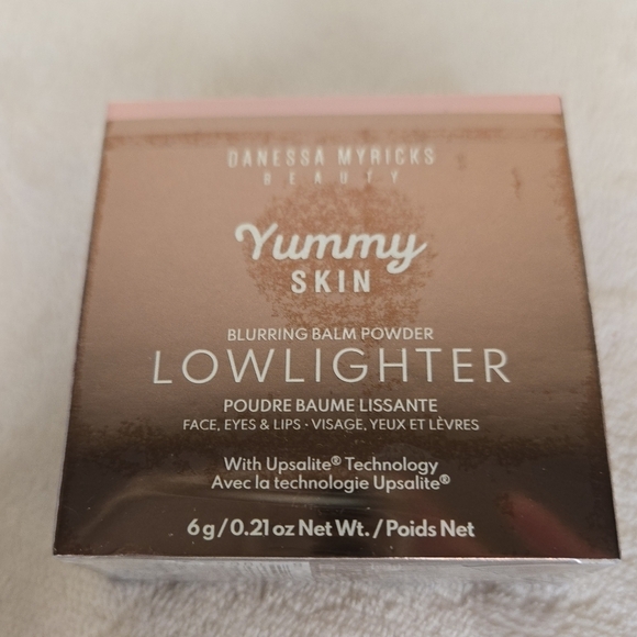 Danessa Myricks Beauty Yummy Skin Blurring Balm Powder Lowlighter in UNBOTHERED - Picture 3 of 7